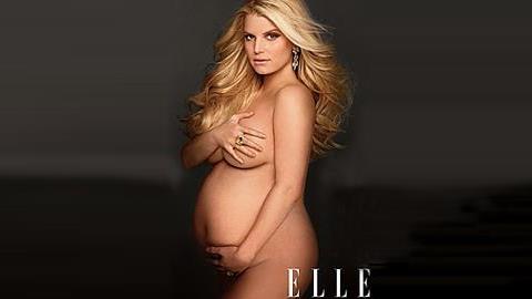 10 celebrities που πόζαραν με τις… κοιλιές τους