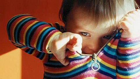 Νέα έρευνα της Greenpeace: Επώνυμα παιδικά ρούχα με επικίνδυνες τοξικές ουσίες!