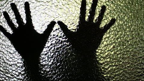 Γονείς-Τέρατα: Καταδίκη στους γονείς που έκαναν όργια με τα παιδιά τους 