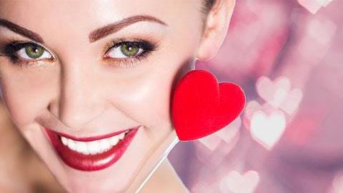 Όμορφα μαλλιά, μακιγιάζ και ντύσιμο για το ρομαντικό ραντεβού σας