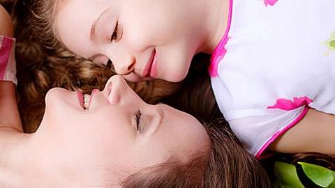 Η μητέρα ως πρότυπο: Πώς να δίνετε το καλό παράδειγμα στα παιδιά