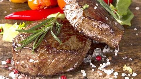 Τσικνοπέμπτη: Υγιεινές διατροφικές συμβουλές για το σπίτι και την ταβέρνα