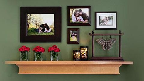 Διακόσμηση τοίχου με κορνίζες: Οι φωτογραφικές αναμνήσεις δίνουν... στιλ!