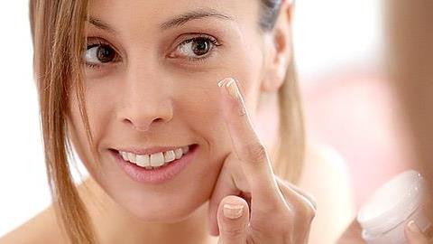 6 σπιτικές συνταγές για αντιγηραντικές κρέμες προσώπου