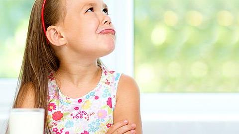 Όταν το παιδί δεν πίνει γάλα: Οι αιτίες και τα καλύτερα υποκατάστατα