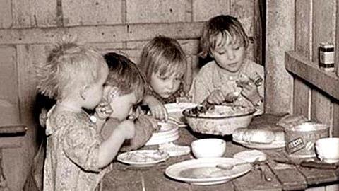 Γυναίκες και παιδιά σε 13 σοκαριστικές ιστορικές φωτογραφίες