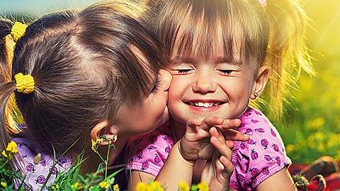 Πώς θα μεγαλώσετε αγαπημένα αδέλφια