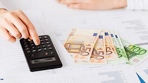 Μείωση ασφαλιστικών εισφορών: Τι αλλάζει στους μισθούς;