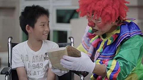 Η αστείρευτη δύναμη της πατρικής αγάπης σε ένα υπέροχο βίντεο