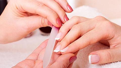 Μανικιούρ - πεντικιούρ: Οι κίνδυνοι της περιποίησης άκρων για την υγεία 
