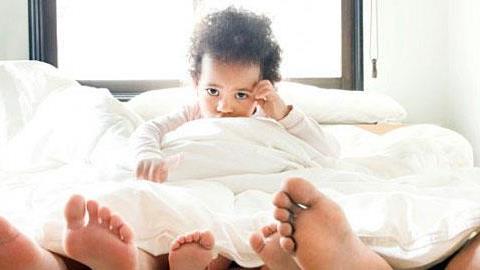 Πώς θα ήταν η ζωή των γονιών αν τα παιδιά τους κοιμόντουσαν όλη τη νύχτα;