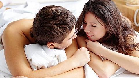 10 φράσεις που φέρνουν το ζευγάρι πιο κοντά