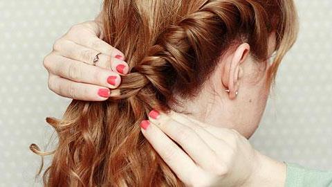 Πώς να φτιάξετε βήμα-βήμα εντυπωσιακά χτενίσματα!