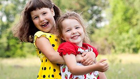 Τι κρατά δεμένες τις αδελφές;