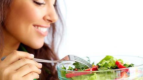 Οι 14 διατροφικές συνήθειες των ανθρώπων που έχουν υγιή σχέση με το φαγητό