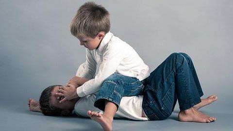 Παιδικοί καβγάδες: Ποια πρέπει να είναι η στάση των γονιών;