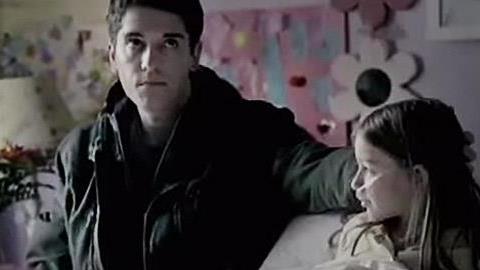 Η αδερφική αγάπη είναι φάρμακο: Δείτε το συγκινητικό βίντεο!