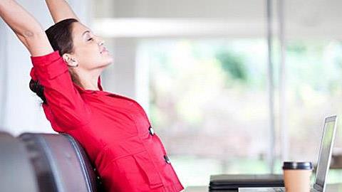 9 μυστικά για να αντέχετε στην δουλειά χωρίς ύπνο