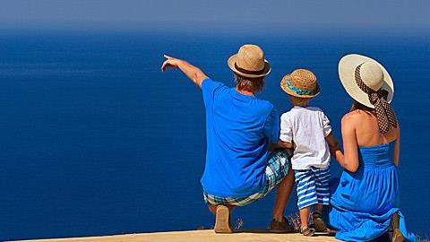 Από 1η Αυγούστου το Πρόγραμμα Κοινωνικού Τουρισμού: Δείτε ποιοι είναι οι δικαιούχοι