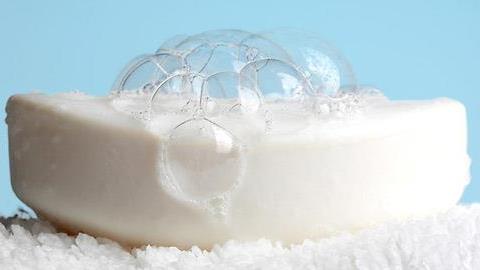 Δείτε τι -άλλο- μπορείτε να κάνετε στο σπίτι με μία μπάρα σαπουνιού!