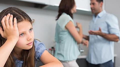 Το πρόβλημα του να μένετε σε έναν γάμο μόνο για τα παιδιά