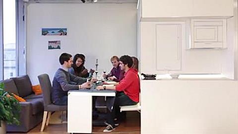 Νομίζετε ότι το δικό σας σπίτι είναι μικρό; Δείτε πώς χωρούν τα πάντα σε 18 τ.μ.!