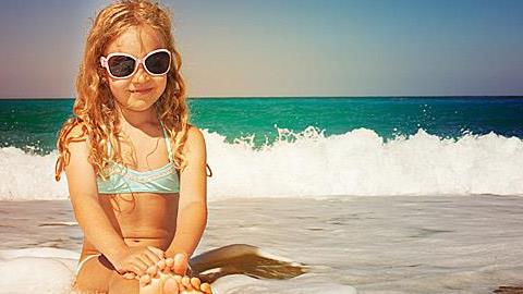 Διακοπές με μοναχοπαίδι: Τι να κάνετε για να μην βαρεθεί