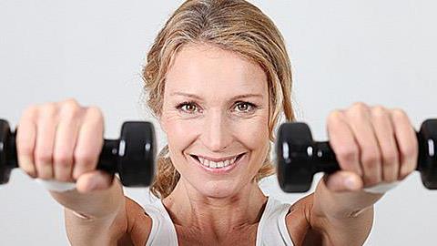 Ασκήσεις για χέρια: Αποκτήστε νεανικά μπράτσα στο σπίτι