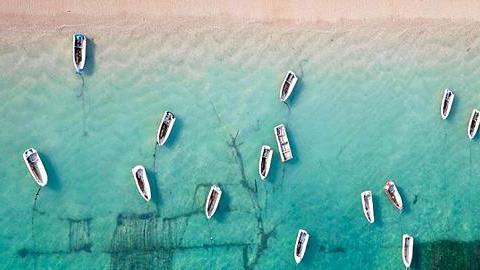 13 παραλίες που θα θέλατε να βρισκόσασταν τώρα