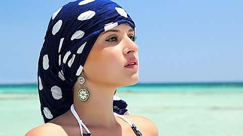 Μπορούμε να φοράμε κοσμήματα στην παραλία;