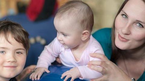 Μια μαμά απολογείται: «Ζητώ συγγνώμη από το δεύτερο παιδί μου»