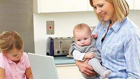 Οι μεγαλύτερες γυναίκες γεννούν πιο έξυπνα παιδιά