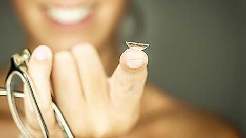 Τι να προσέχετε αν φοράτε φακούς επαφής