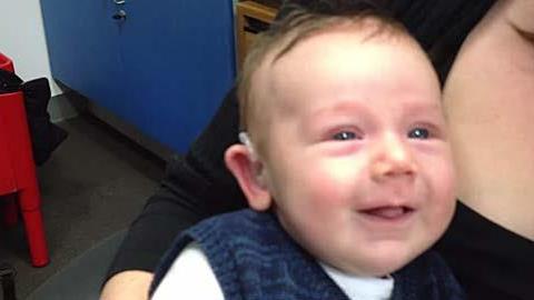 Άκουσε για πρώτη φορά την φωνή της μαμάς του: Το μωράκι αυτό θα σας ραγίσει την καρδιά!