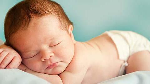 Νεογέννητο μωρό: Όσα πριν γίνετε γονείς σας προκαλούσαν τρόμο και αηδία