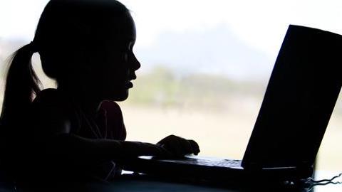 Οι κίνδυνοι του να ανεβάζετε φωτογραφίες των παιδιών σας στο Facebook