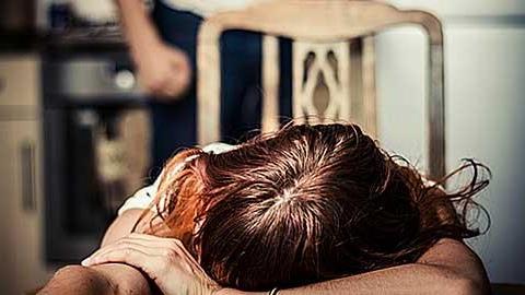 Γιατί έμεινα παρά τη βία: 15 γυναίκες απαντούν