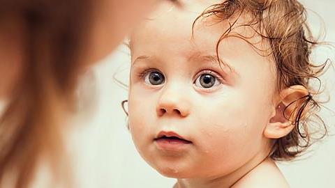 «Γιατί θέλω οι γιοι μου να με βλέπουν γυμνή»: Σωστό ή λάθος;