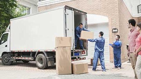 Μετακόμιση τώρα; Όσα πρέπει να σκεφτείτε πριν αλλάξετε γειτονιά