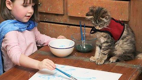 Η φιλία της 5χρονης αυτιστικής με την γάτα της θα σας ραγίσει την καρδιά