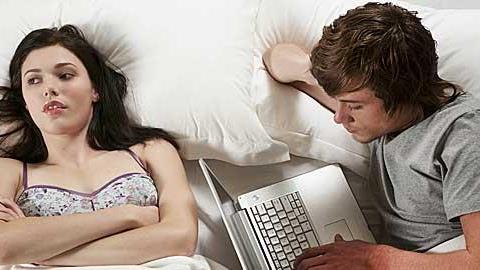 Πόσο κακό κάνει το Facebook στον γάμο σας