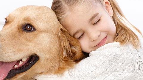 Υγιέστερη ανάπτυξη και λιγότερο άγχος για τα παιδιά με κατοικίδια!