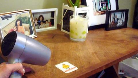 Πώς να αφαιρέσετε τα αυτοκόλλητα των παιδιών από τοίχους και έπιπλα