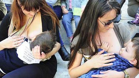 Πανελλαδικός ταυτόχρονος δημόσιος θηλασμός την Κυριακή 2 Νοεμβρίου!