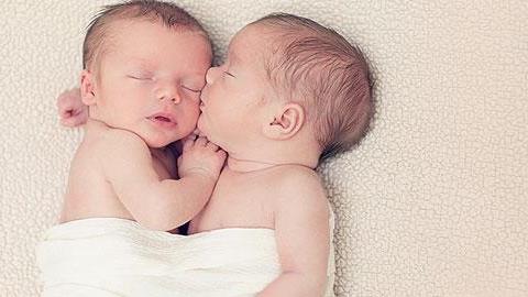 Το πεινασμένο μωράκι που μας έκλεψε την καρδιά! (video)