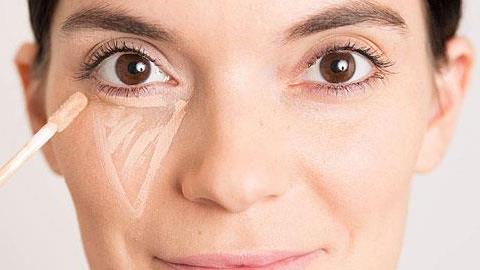 Πώς να κρύψετε τα σημάδια του προσώπου με το μακιγιάζ