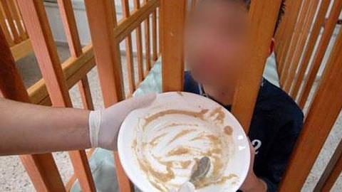 Φρικιαστικές εικόνες: Παιδιά σε κλουβιά στο Κέντρο Περίθαλψης Παιδιών Λεχαινών