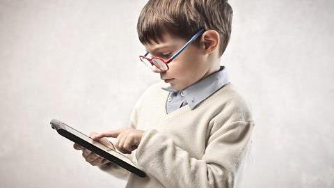 Παιδί και tablet: Τα οφέλη και οι κίνδυνοι