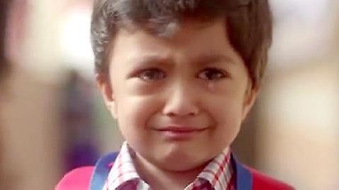 Αφήστε τον γιο σας να κλάψει: Ένα βίντεο που πρέπει να δείτε αν έχετε αγόρια!