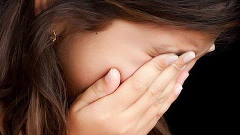 «Βοήθεια! Χτυπάει τη μαμά μου!»: Ακούστε το συγκλονιστικό τηλεφώνημα μιας 6χρονης στην αστυνομία!